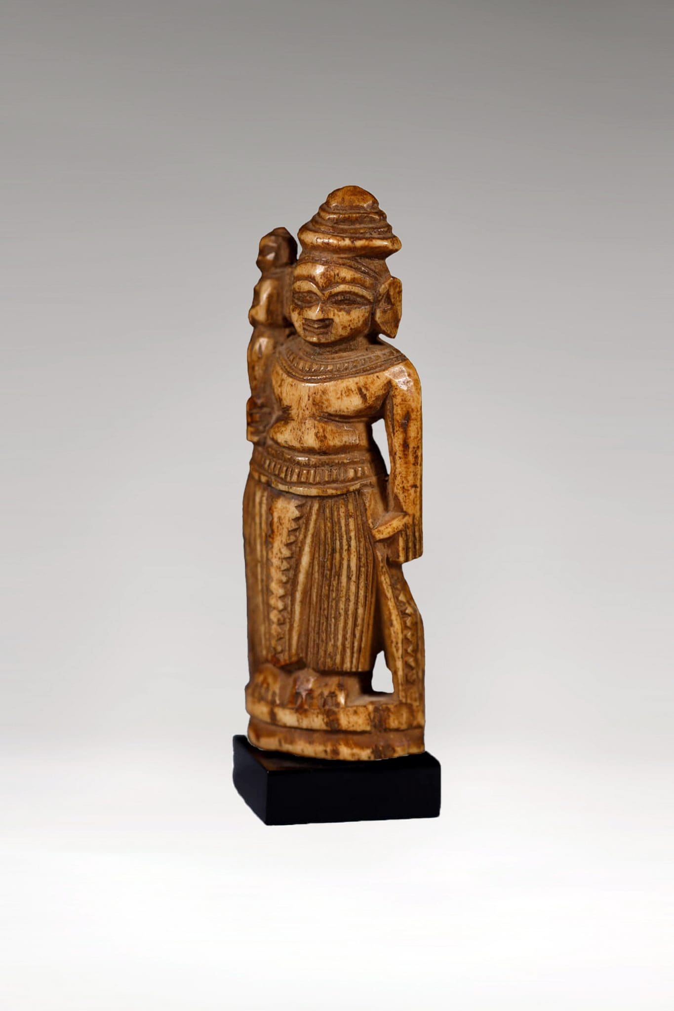Figura de Yashoda y Krishna niño en Hueso<br>"India del Norte - XVII d.C." - Imagen 3