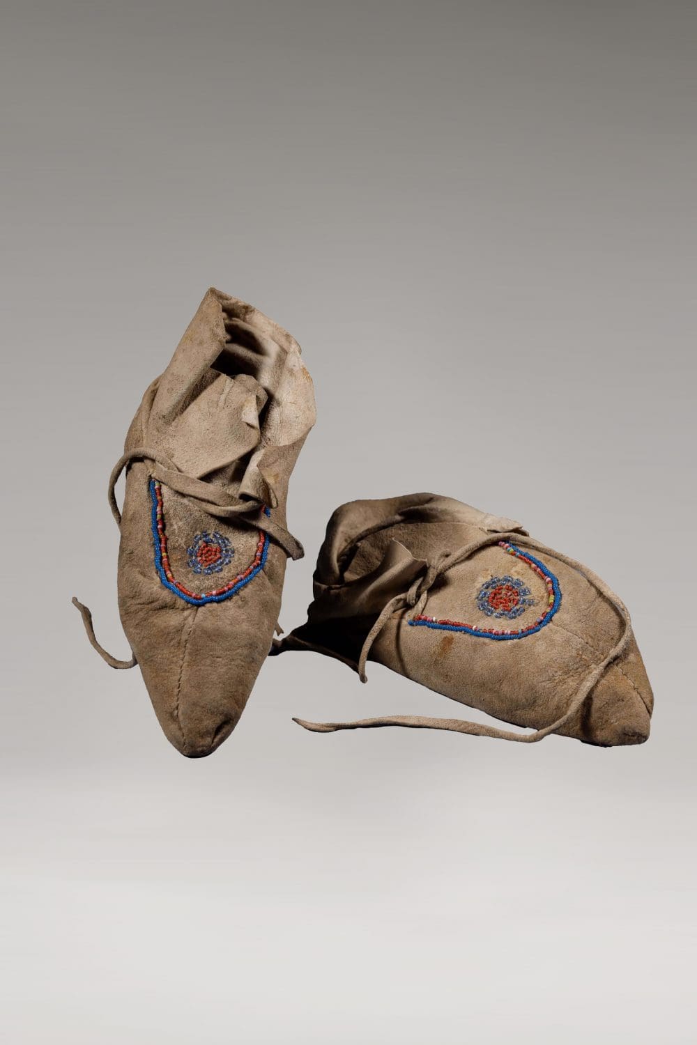 Par de Mocasines Sioux <br>"Sioux, Dakota del Norte/Sur - 1800 d.C. "