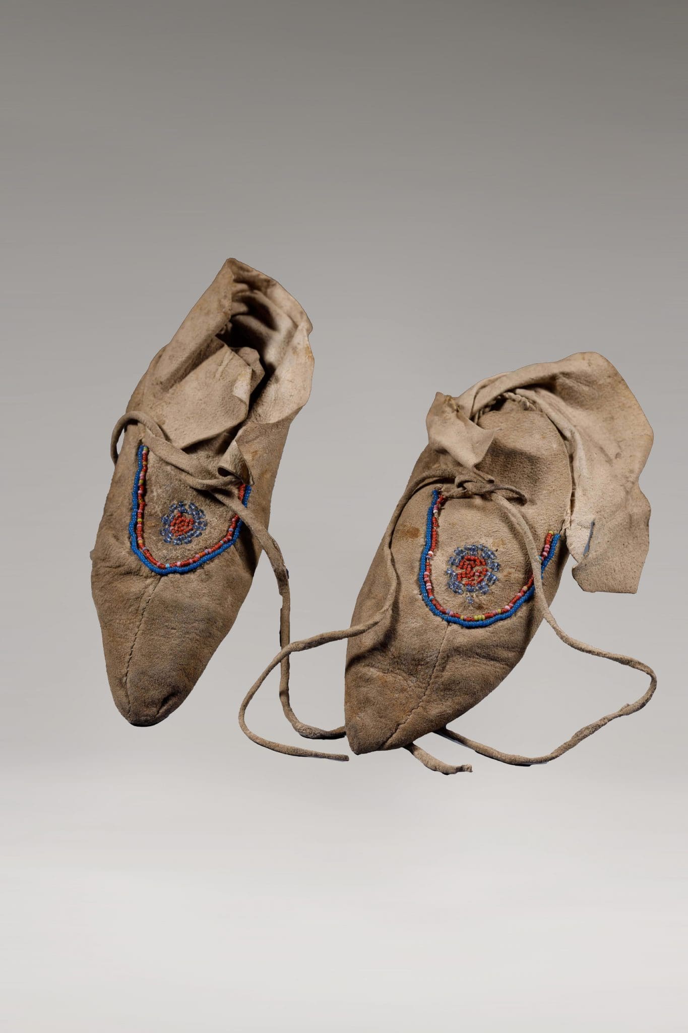 Par de Mocasines Sioux <br>"Sioux, Dakota del Norte/Sur - 1800 d.C. " - Imagen 5