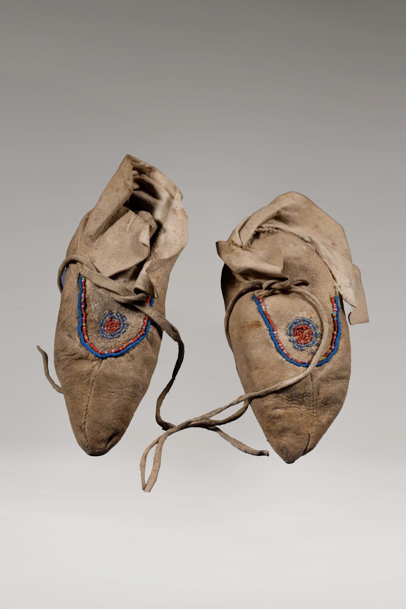 Par de Mocasines Sioux <br>"Sioux, Dakota del Norte/Sur - 1800 d.C. " - Imagen 3